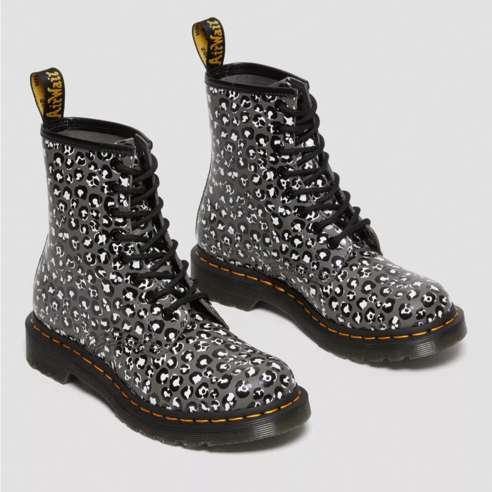 NWOT- Dr. Marten 1460 WOMEN'S LEOPARD SMOOTH LEATHER LACE UP BOOTS Size 6